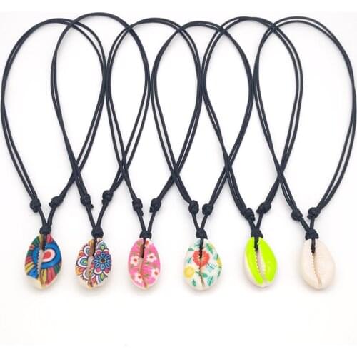 Ethnic Bohemian Printed Shell Necklace Pendant Hippie Adjustable Puka Sea Shell Choker Necklace for Women Boho Beach Jewelry