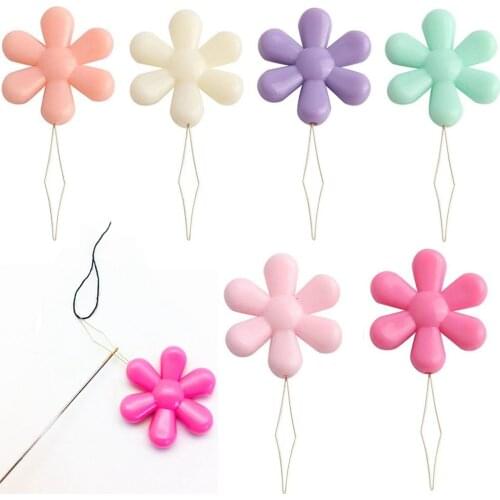10Pcs Random Color Elderly Easy Sewing Needle Device Threader Thread Guide Tool Garment Sewing Needlework Flower Shape Threader