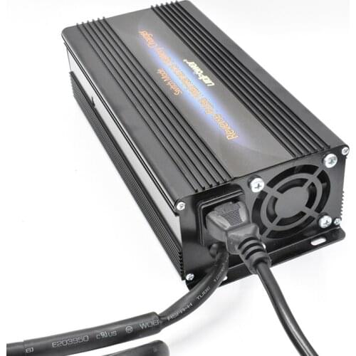 Automatic 12V 40A reverse pulse external car battery charger diagnostic machine for all cars