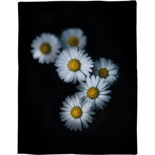 Small Daisy Macro Plant Flower Printed Flannel Blanket Soft Throw Blanket Machine Washable Blankets for Beds