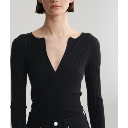 Avresa top off-white grey Black wool silk cashmere blend Knit Sweater Round Neck with V-cut Long Sleeves Fitted Jersey Jumper