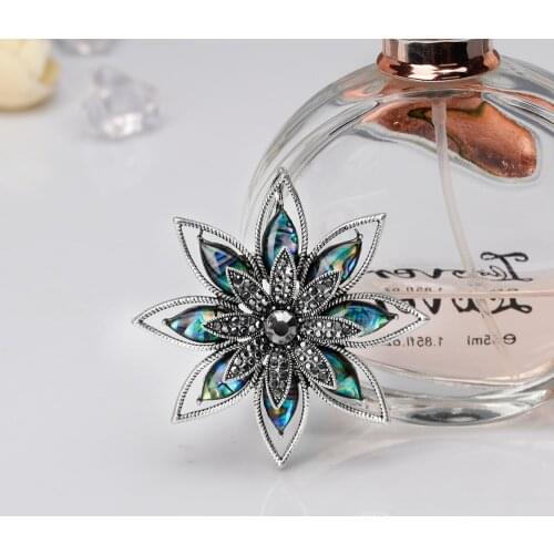 Natural Shell Flower Brooches Women Alloy Rhinestone Banquet Casual Brooch Pins Gifts