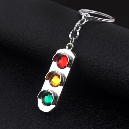 MIDY Classic Traffic Light Model Keychain Drivers Driving safety Creative Metal Keyring Pendant Men Car Women Bag Accessories