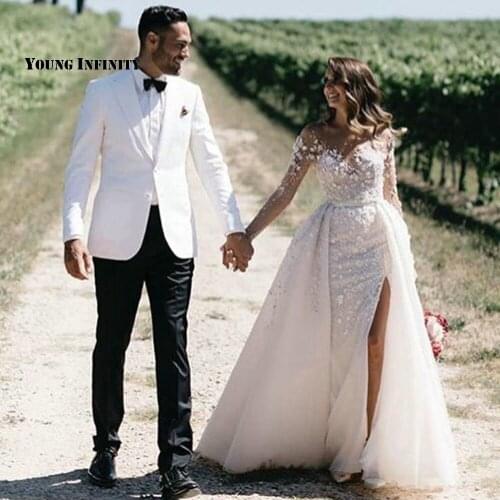 Charming Ball Gown Wedding Dresses 2021 Long Sleeves Bridal Gown Button Back Scoop Chapel Train Applique White Plus Size Bride