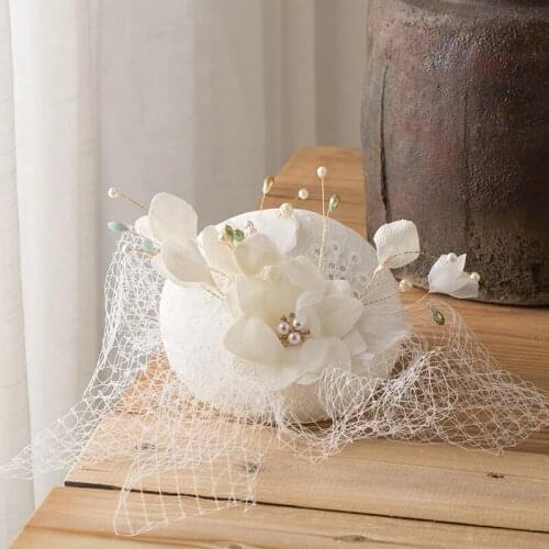Wedding Fascinator Hat Hair Clip White Lace Bridal Chic Headdress Beige Flower Pearls Net Yarn for Bridal Wedding Headpiece 2021
