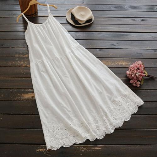 New plus-size summer dress sweet flower embroidery round collar sleeveless loose Casual cotton midi Dress Women 2020