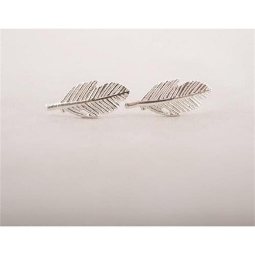 Fashion simple leaf earrings.Beautiful lady stud earrings