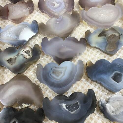 High Quality Natural Agate Cave Fly Heart Hand-carved Crystal Palm Stone For The Family Decorative Gift Collection JYX