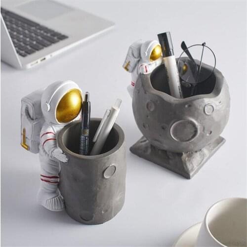 Pen Holder Nordic Figurine Astronaut Ornament Micro Landscape Gifts Table Decor