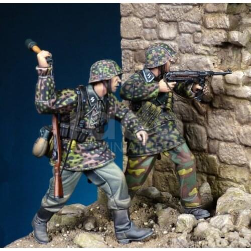 1/35 Resin Figure Model kits War scene 2 figures Unassambled Unpainted 035