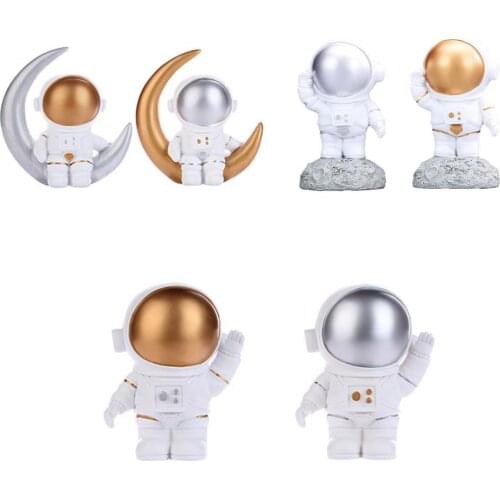 Resin Astronaut Figurines Ornament Elegant Exquisite Spaceman With Moon Sculpture Decorative Model Gift Desktop Home Decoration