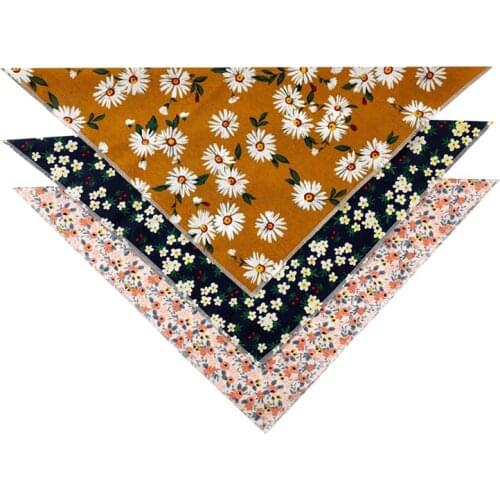 Pet Dog Floral Bandanas Pet Scarfs Cute Daisies Printed Triangular Bibs Puppy Cats Washable Neckerchief Decorative Collar