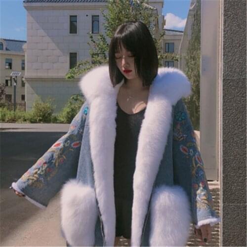 2020 Winter New Womens White Fox Fur Collar Denim Lady Trendy Jeans Coats Embroidered Fur Overcoming Jackets Female Outerwear