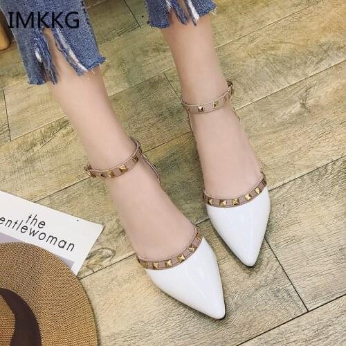 Women Flats Shoes Rivet Pointed Toe Patent Leather Gladiator Sexy Stud Women Ballet Flat Shoes Great Loafer Shoes Q162