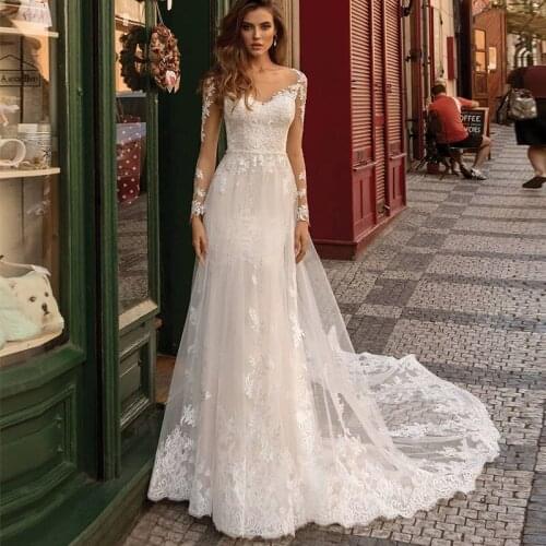 New Arrival Gorgeous Long Sleeve Bridal Wedding Dresses Lace Illusion Neckline Buttons Back Wedding Gowns for Bride Appliqued