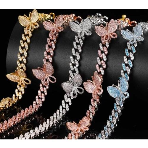 Freewear Chokers On The Neck