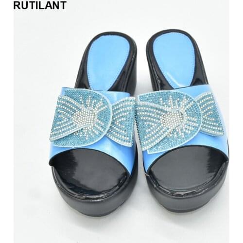 2021 Fashion Design Wedges Pumps Outdoor Slippers Shoes Open Toe Shoes Decorated with Rhinestone Wedding Shoes for Women Bride