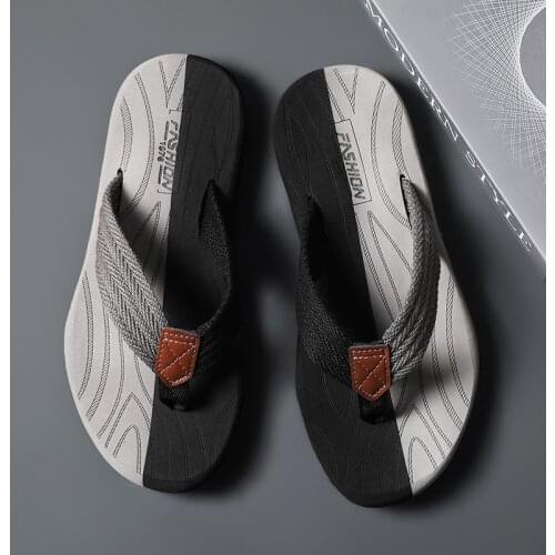 New Massage Flip-flops Summer Men Slippers Beach Sandals Comfortable Men Casual Shoes Fashion Men Flip Flops Hot Sell Footwear