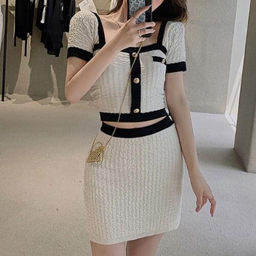 Small sweet wind the black and white contrast color led texture lines short paragraph sweater two-piece dress package hip bust s