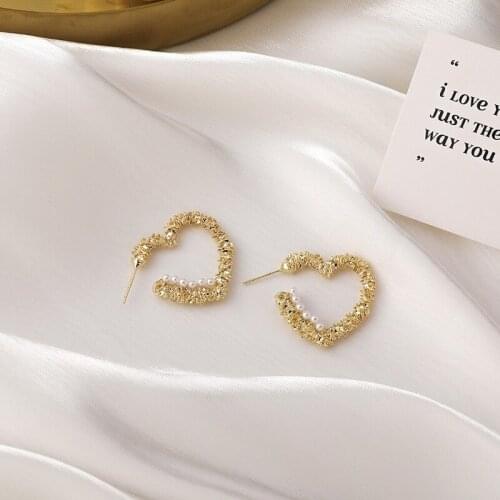 LOVOACC Romantic Simulated Pearl Love Heart Open Earrings for Women Gold Color Metallic Heart Hoop Earrings Minimalist Jewelry