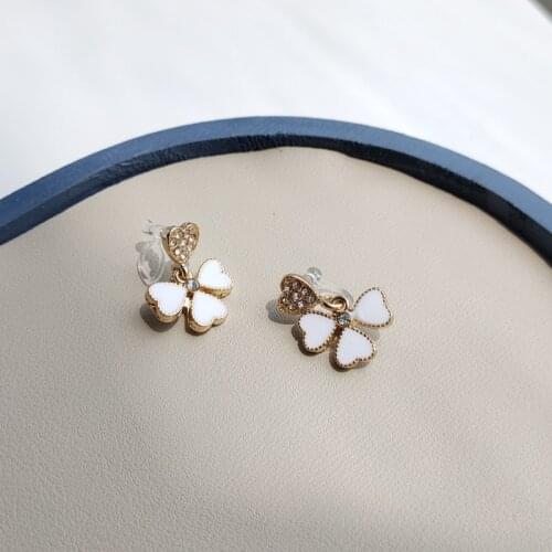 S925 needle four-leaf clover clover earrings flower super fairy white petal earrings female temperament Korean earrings earrings