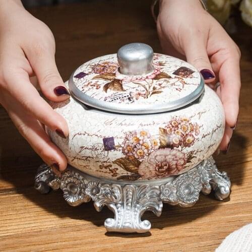 European Retro Ceramic Large Ashtray with Cover Modern Simple Creative Luxury Living Room Decorative Tea Table Ornaments