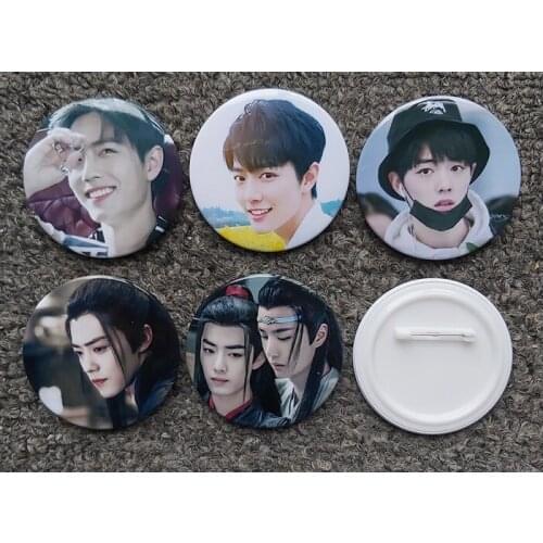 18 PCS Xiao Zhan Photos Badge Insignia Holder China Male Artist Art Music Singer Photo Picture Badge Christmas New Year Gift