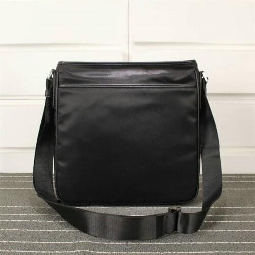 2021 new mens large-capacity handbag fashion shoulder bag