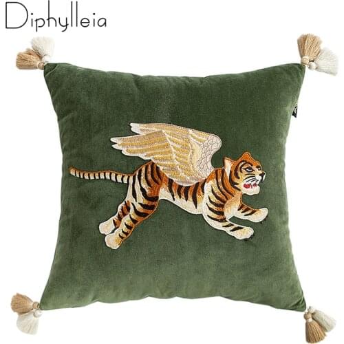 Diphylleia design Cushion Cover Decorative Pillow Case Vintage Artistic Fly Tiger Tassel Soft Velvet Sofa Chair Coussin 45x45cm