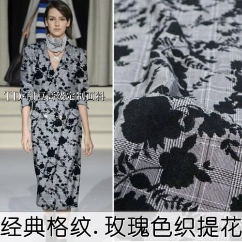 Classic plaid rose three-dimensional yarn-dyed jacquard dress suit jacket fashion fabric windbreaker fabric