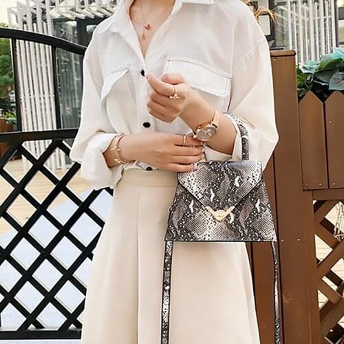 Fashion retro light and versatile one-shoulder messenger snake skin texture mini square bag