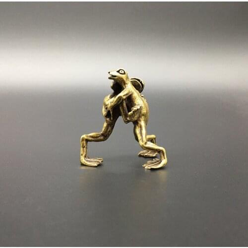 Collectable Chinese Brass Carved Animal Wrestling Frogs Exquisite Small Statues