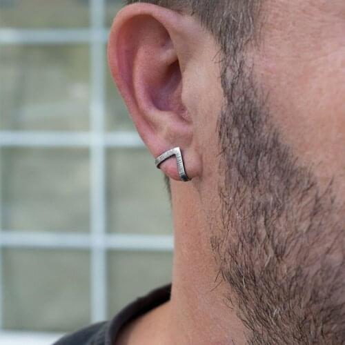 S925 Sterling Silver Needle Retro Triangle Stud Earrings Personality Mens and Womens Stud Earrings Hip Hop Cool Jewelry