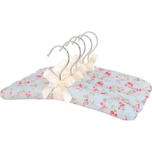1pc Flower Printed Cotton Fabric Sponge Hanger Elegant Sponge Padded Clothes Hanger Clothes Suit Dress Hangers Random Printing
