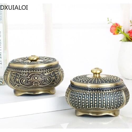 Home decoration European style creative retro ashtray with lid home office anti-fall metal carved mens ashtray DXUIALOI