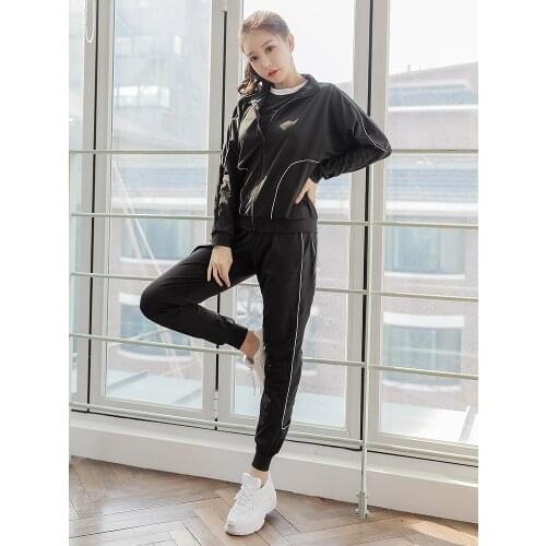 2020 Brand Women Fitness Set 4 in 1 Yoga Set Black Yoga Bra & Yoga Pants & T-Shirts & Solid Jacket Sport Wear Run Outdoor Jog