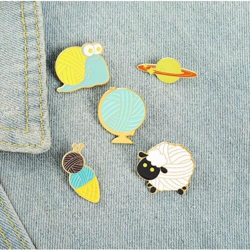 20/Lot Globe Planet Snail Sheep Brooch Badge Pin For Lapel Figure Toys