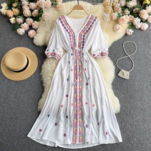 2021 new summer dress retro heavy industry embroidery V-neck lace slim mid-length holiday skirt women