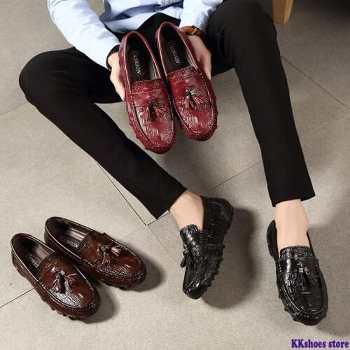 2021 Men Flats Light Breathable Shoes Shallow Casual Shoes Men Loafers Moccasins Man Driving Shoes Plus Size 38-47 Peas Shoes
