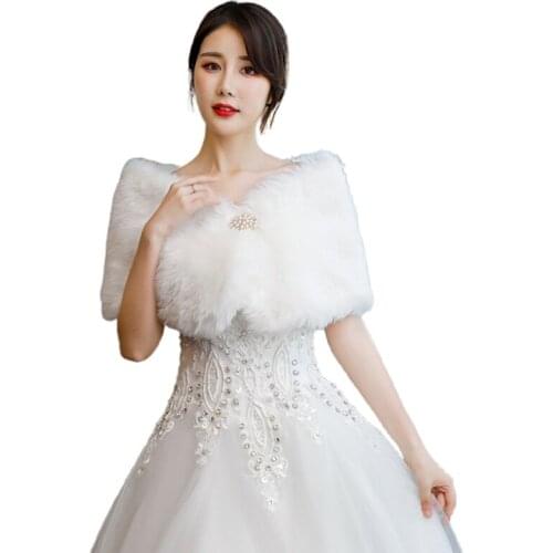Women Bride 1920s Fuzzy Plush Shawl Wrap Stole with Imitation Pearl Buckle Winter Warm Cover Up Wedding Cape Shrug Scarf