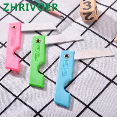 Color plastic student pencil sharpening knife art knife manual paper cutting knife film sticking knife wallpaper knife unpacking