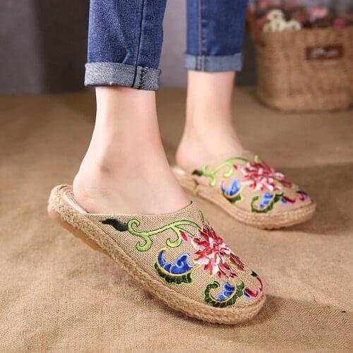 2019 Factory Direct Sale Summer New National Style Vintage Slippers Premium Fabric Embroidered Slippers Indoor Outdoor Shoes