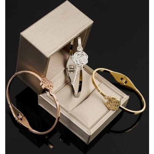 Luxury Hollow Lucky Four-leaf Clover Bangles Bracelets Stainless Steel Cz Crystal Bangles For Women Girls Wedding Jewelry Gifts