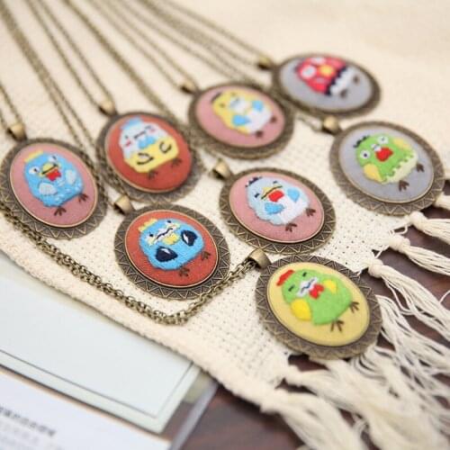 2021 new hand sewing DIY beginner European retro necklace pendant cute chick embroidery material kit