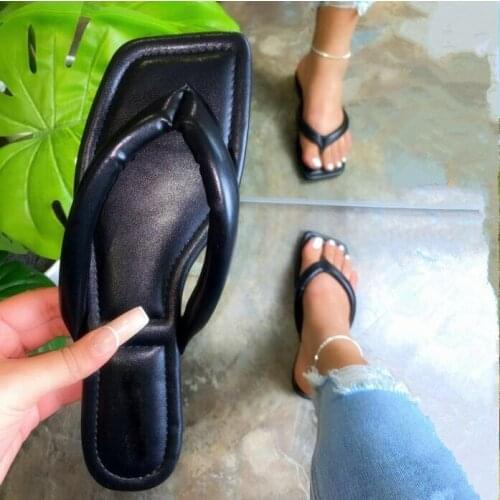 Spring/summer 2020 new soft bottom leather outdoor leisure non-slip beach slippers fashion wild flip flops Durable flat bottom