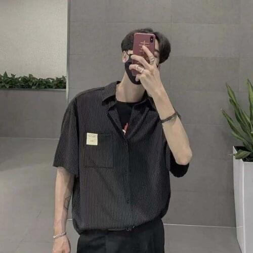 2021 Summer Mens Fashion Vertical Stripe Printing Shirts Short Sleeve Black/khaki Color Lapel Collar Clothes Shirts Size M-3XL