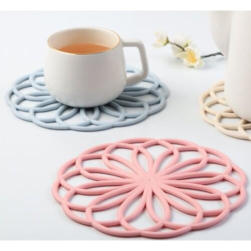 Insulation Pad Hollowed Out Coaster Insulation Pad Household Non-Slip Kitchen Pot Mat Dinner Plate Mat Tableware Cup Mat