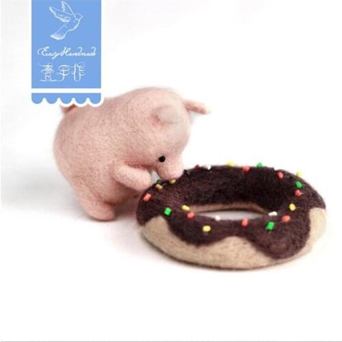 Pig Year mascot wool needlepoint kit wool felt needle felting keychain craft needlecraft DIY handmade