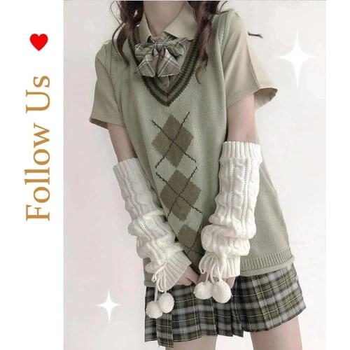 Cute ladies pure white socks short skirt hair ball socks