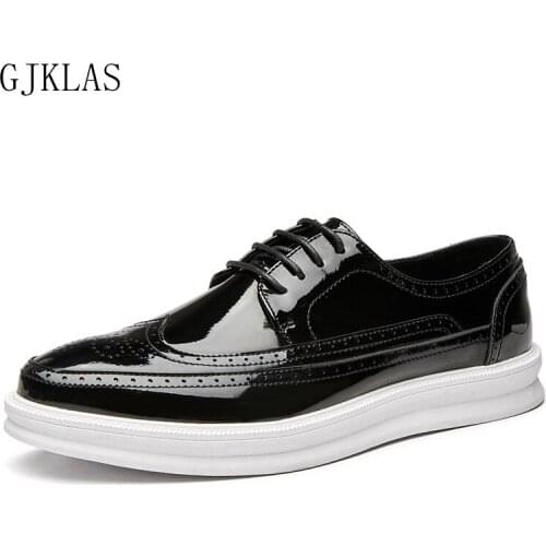Brogue Patent Leather Casual Shoes Man Platform Loafers Black White Dress Italian Leather Shoes for Men Office Shoes Formal